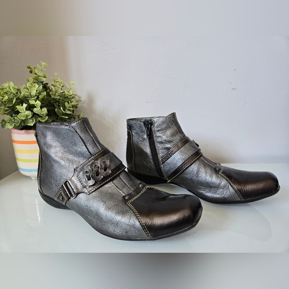 Un Tour En Ville Metallic Silver Ankle Boots. Size 39/ 8-8.5 - Picture 2 of 10